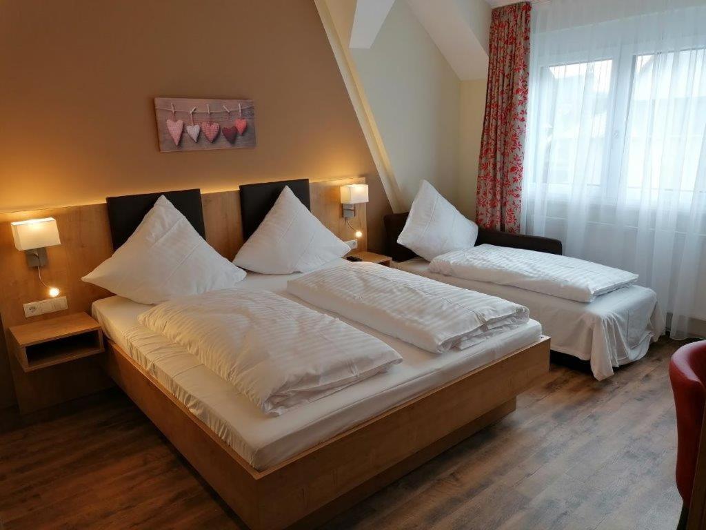 Landgasthof Niebler Adelsdorf Zewnętrze zdjęcie
