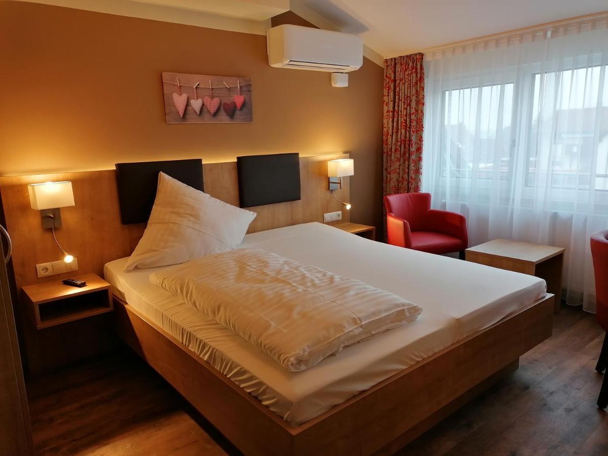 Landgasthof Niebler Adelsdorf Zewnętrze zdjęcie