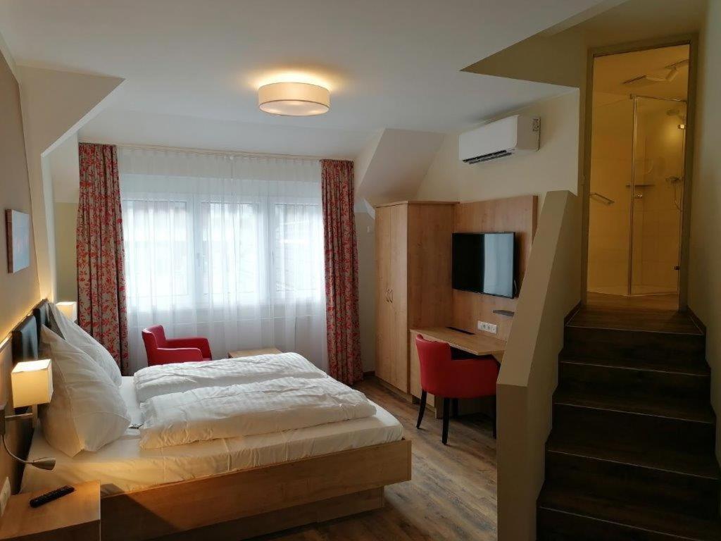 Landgasthof Niebler Adelsdorf Zewnętrze zdjęcie